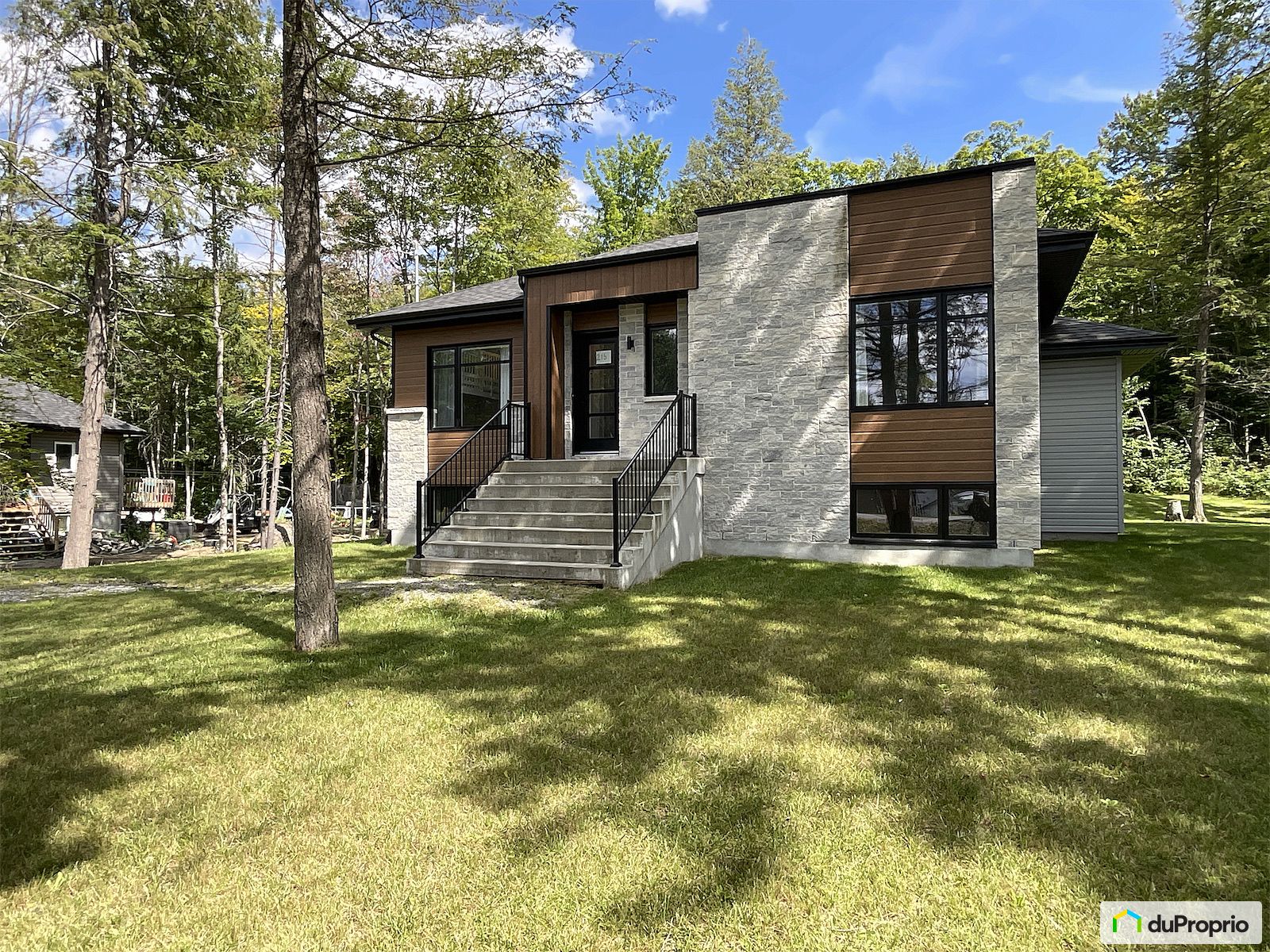 215 Rue Philipon — photo 1