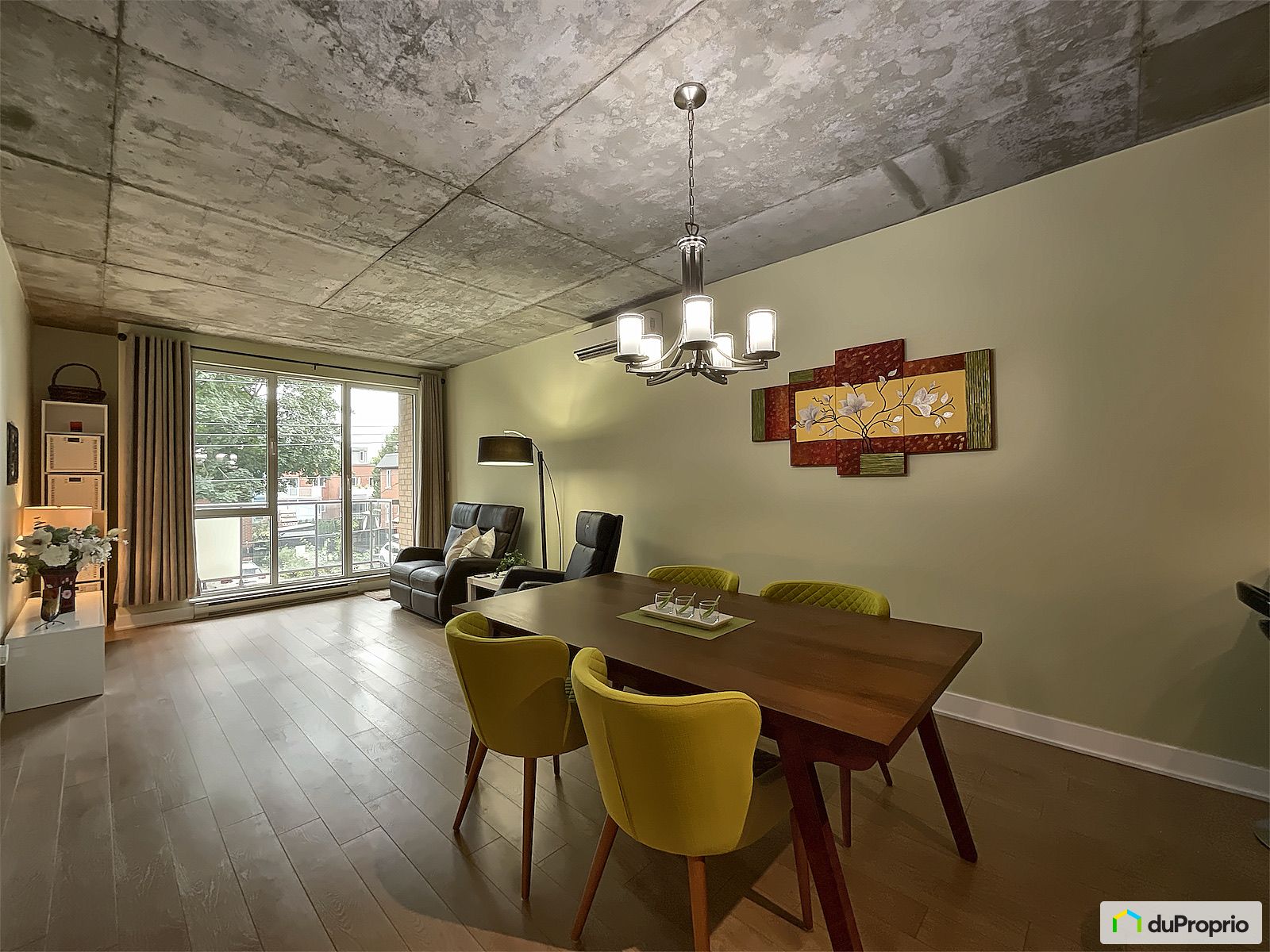 214 825 Rue De Bruxelles — photo 1