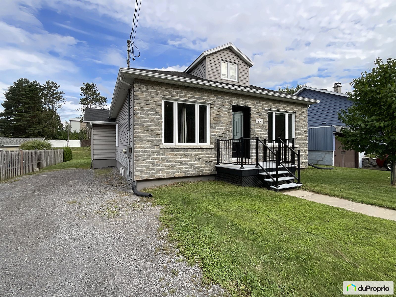 97 Rue Dessureault — photo 1