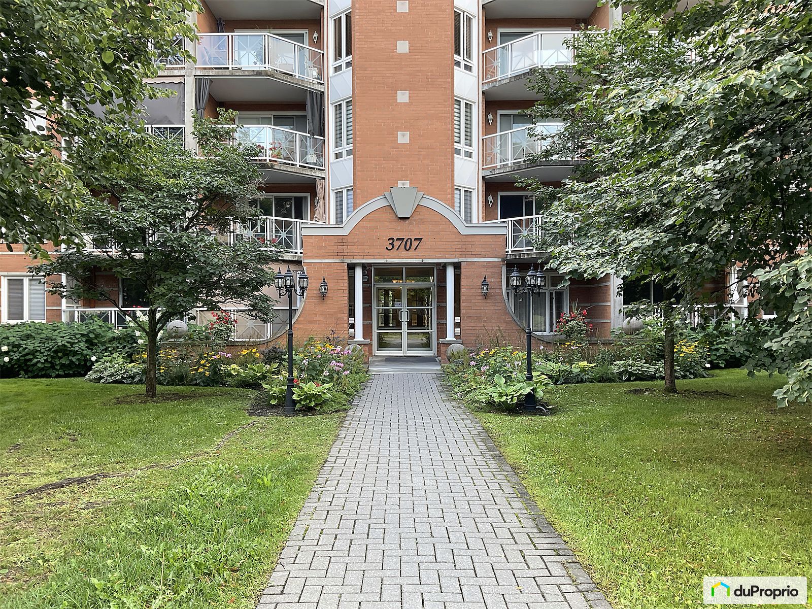 408 3707 Rue De Compagnon — photo 1