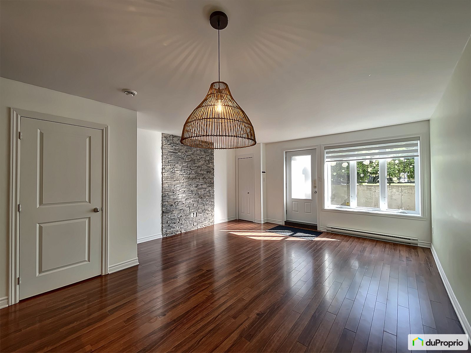 424 Avenue Leo Lacombe — photo 2