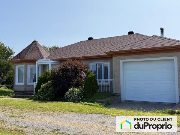 1114, Chemin de la Grève, Matane à vendre