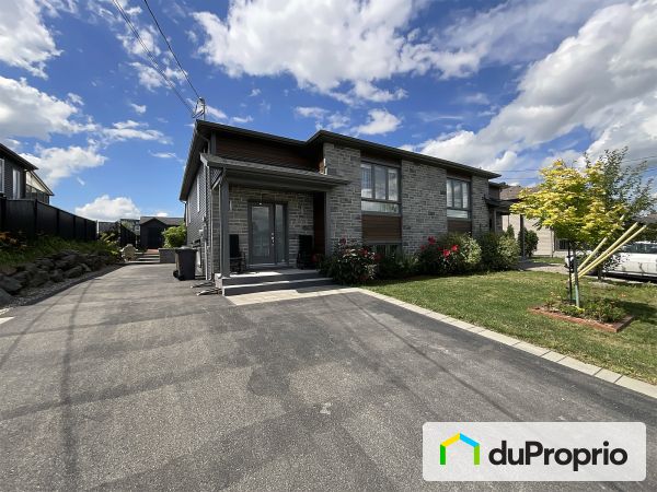 384, rue de l'Anémone, Granby à vendre