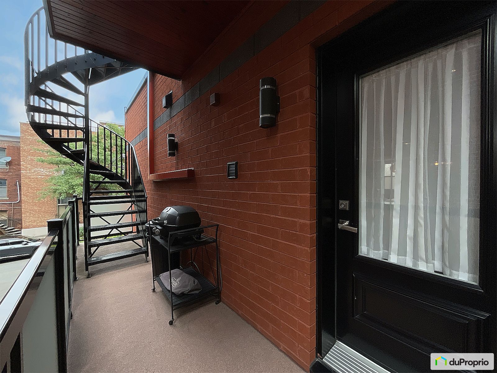 2391 Rue Des Carrieres — photo 2