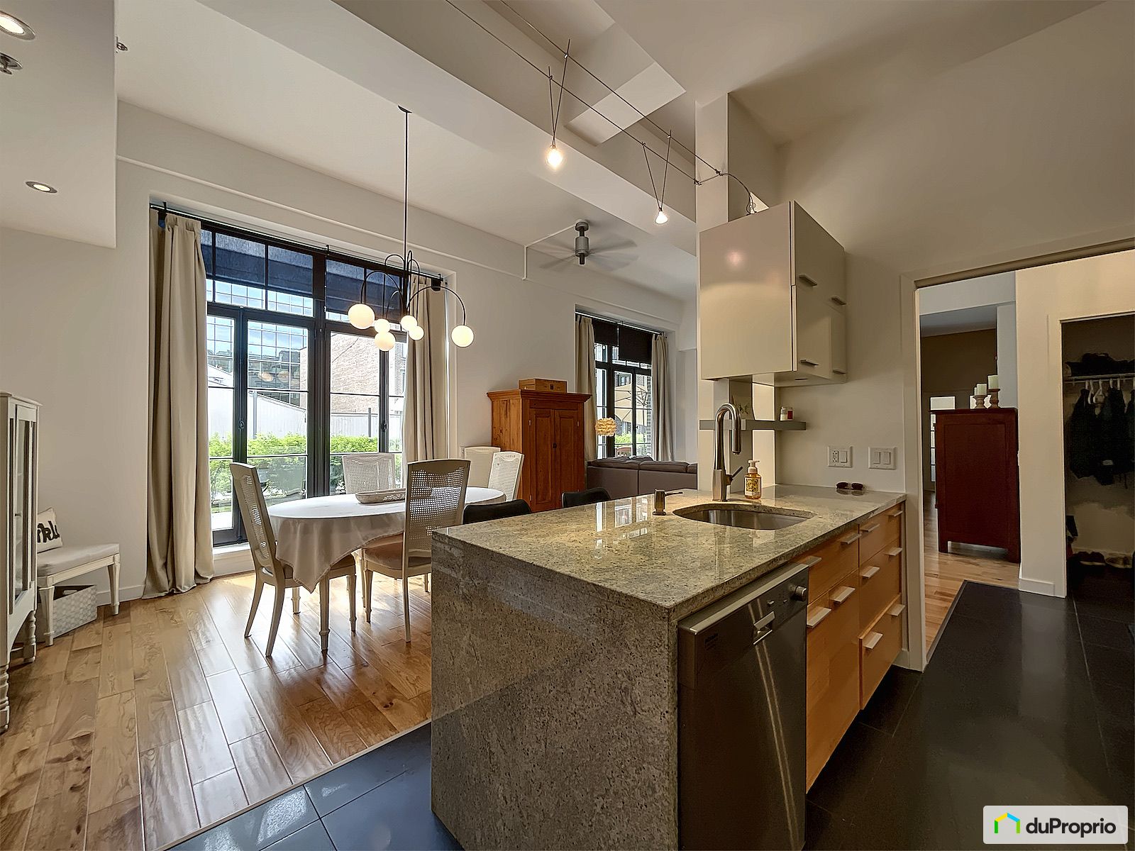 105 545 Rue Jacques Parizeau — photo 2