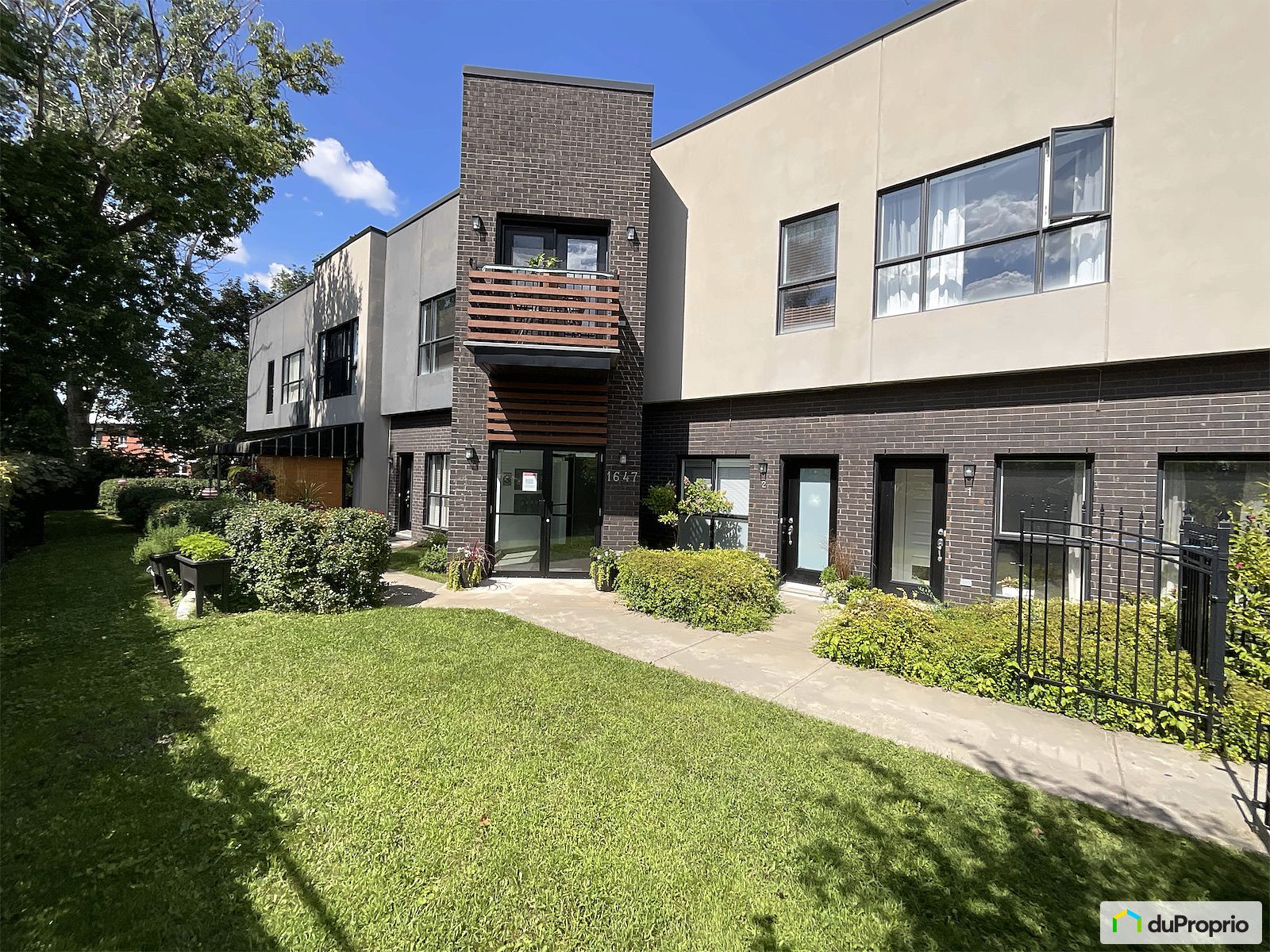 4 1647 Rue Fleury Est — photo 1