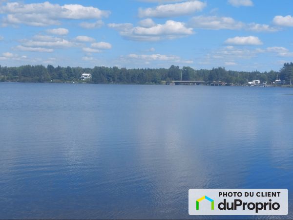 Vue sur le lac - 19, rue de la Nature, Lac-Frontiere à vendre