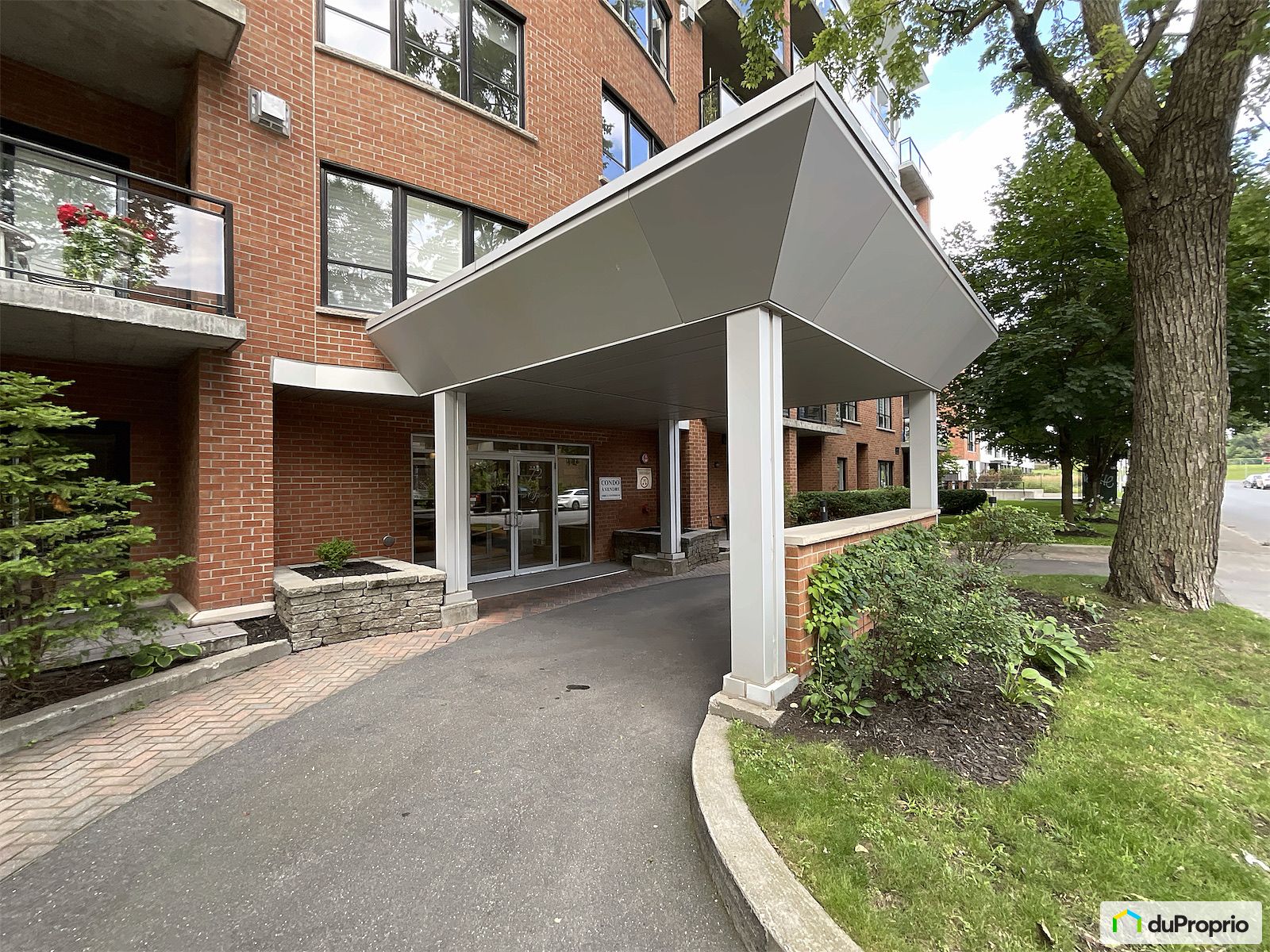 605 72 Rue Saint Sylvestre — photo 3