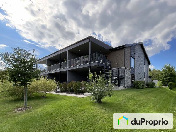 2215 place du Village, Magog for sale
