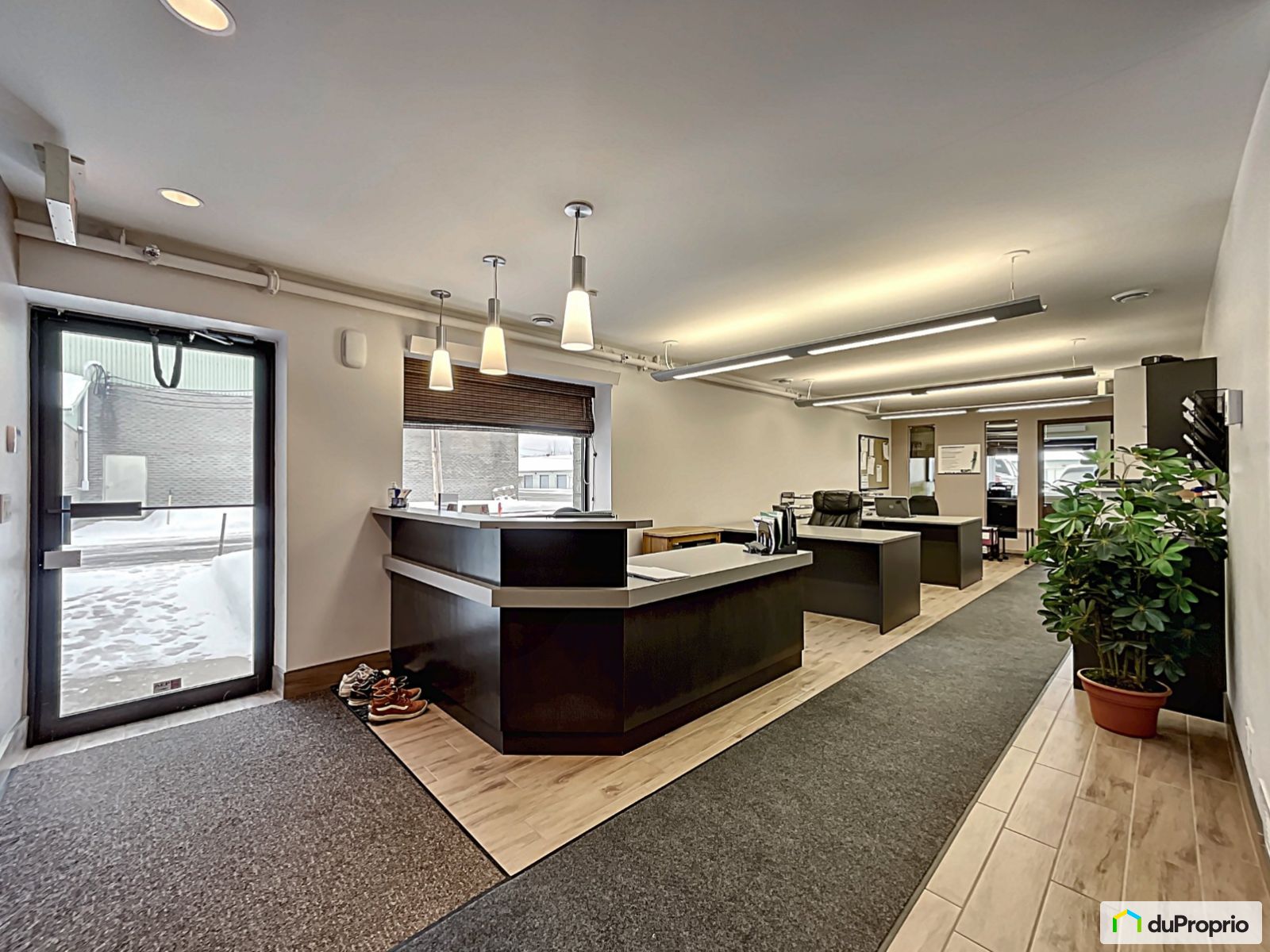 1 320 Boulevard Industriel — photo 1