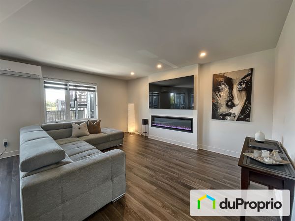 Foyer - 549, rue du Chardonnay, Ste-Marthe-Sur-Le-Lac à vendre