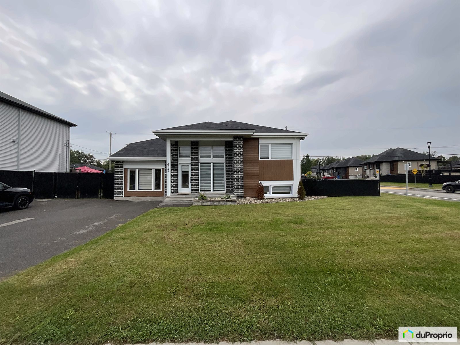 643 Avenue Villeneuve — photo 1