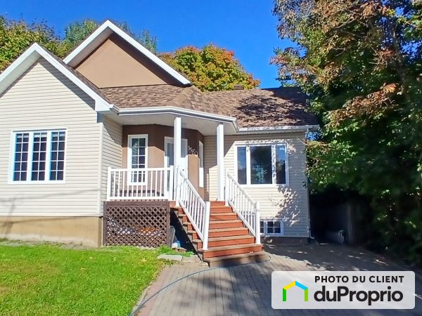 1580 rue du Capitolin, Val-Bélair for sale