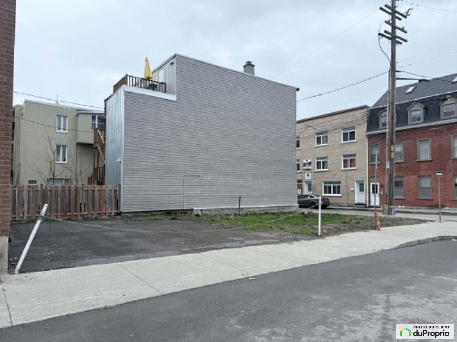 470 Rue Victoria — photo 1