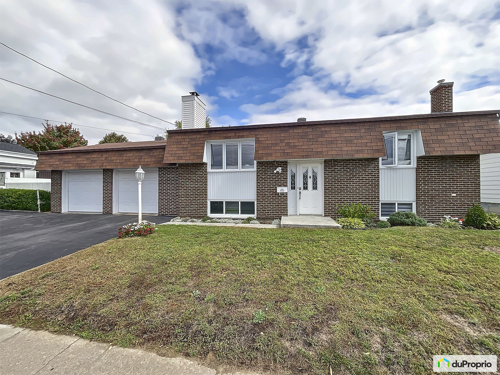 690 Rue Saint Laurent — photo 3