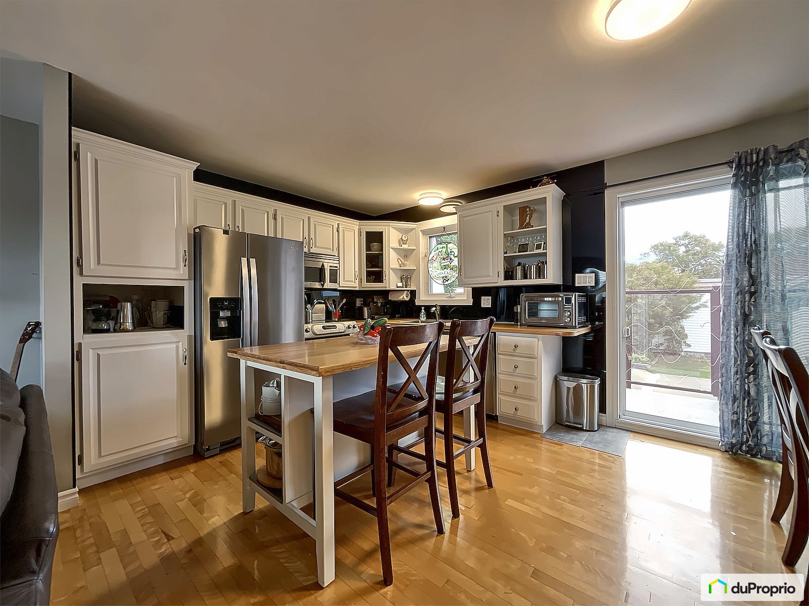 690 Rue Saint Laurent — photo 2