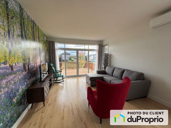 Salon - 5, rue Charles-Powell, Bromont à vendre