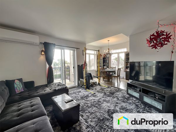 Salon - 7-124, 25e avenue, St-Eustache à vendre