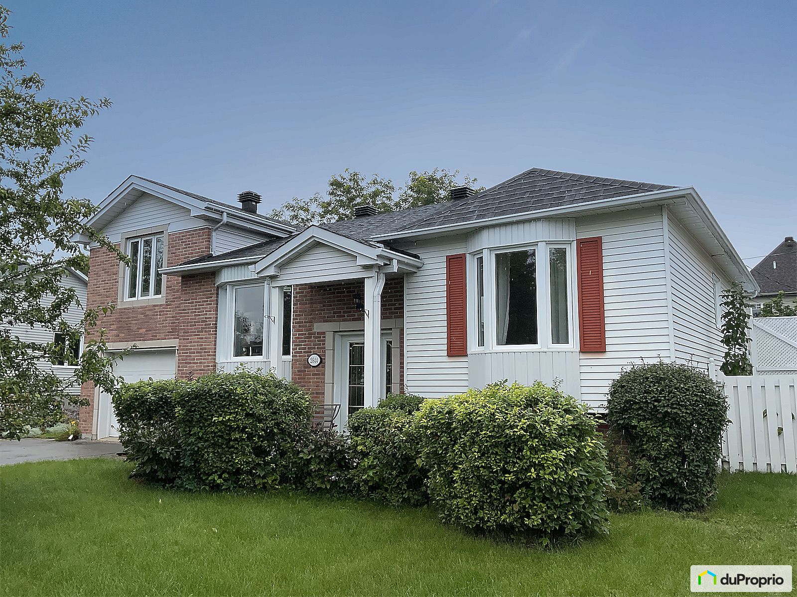 2844 Rue Daniel Johnson — photo 1