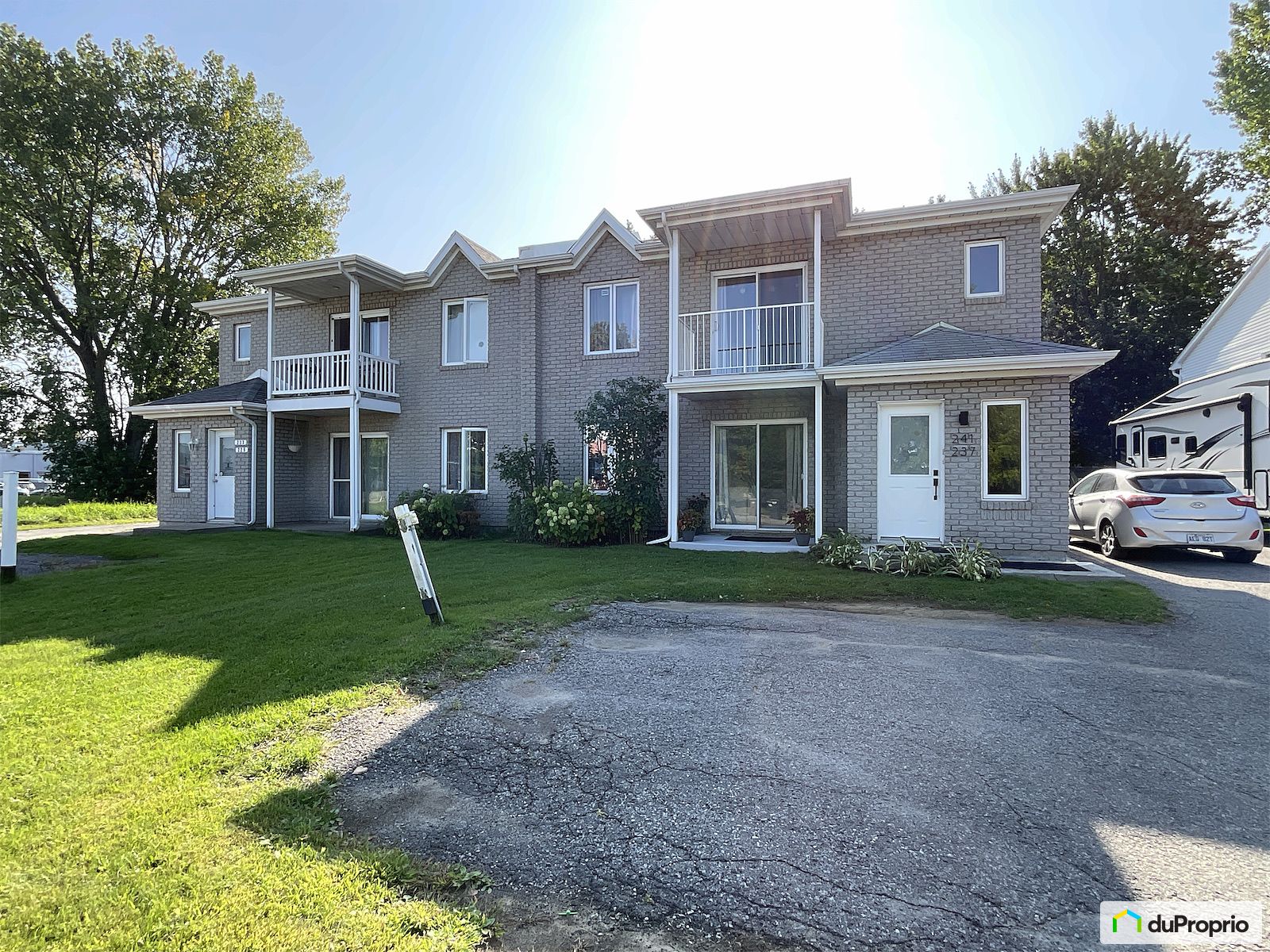 237 241 Rue Borduas — photo 3