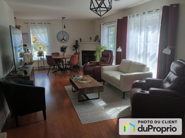 Living Room - 346 rue Langlois, Magog for sale