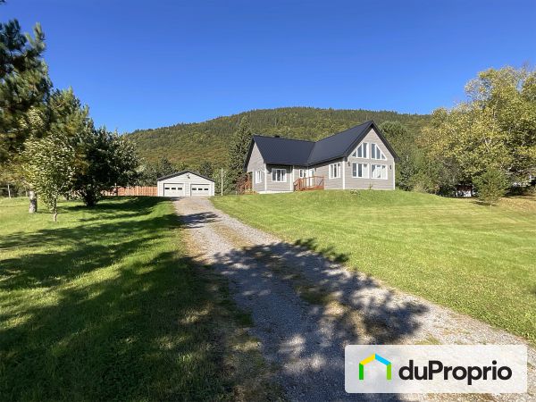 1390 chemin de la Jacques-Cartier Nord, Stoneham for sale