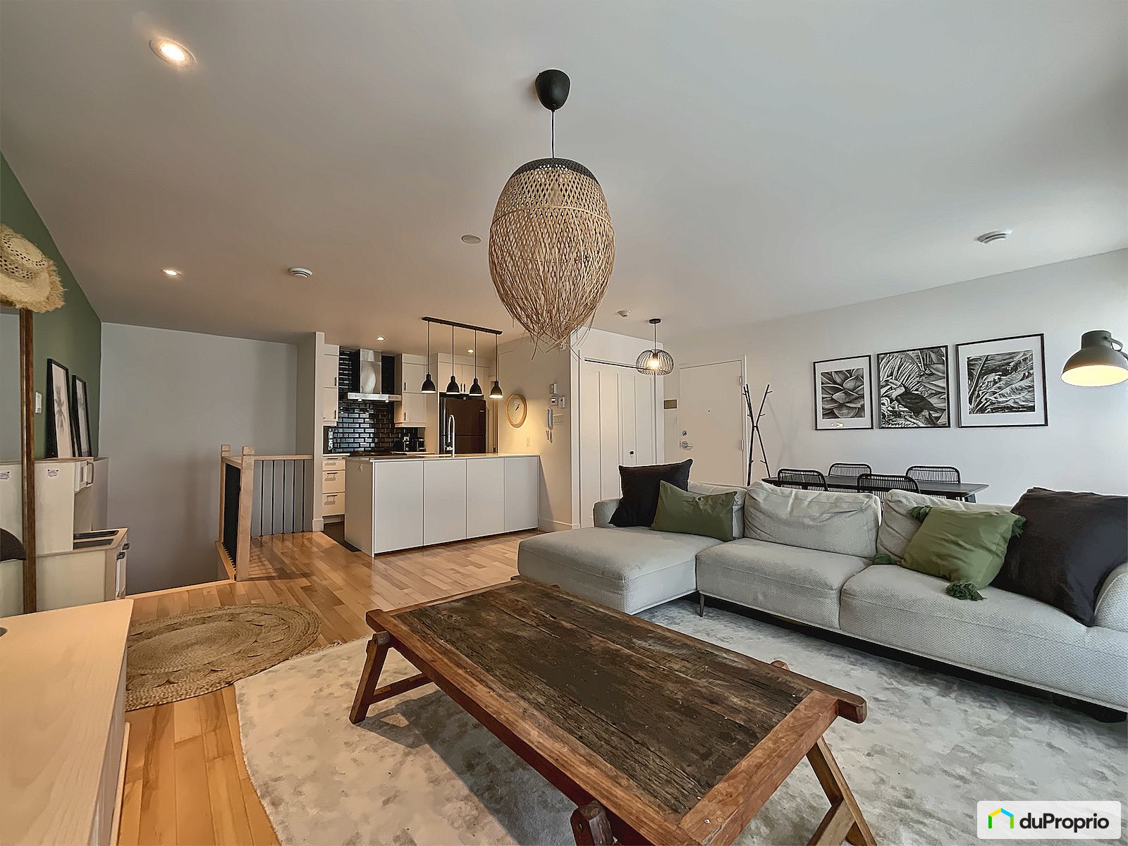 1 2482 Rue Marie Anne E — photo 1