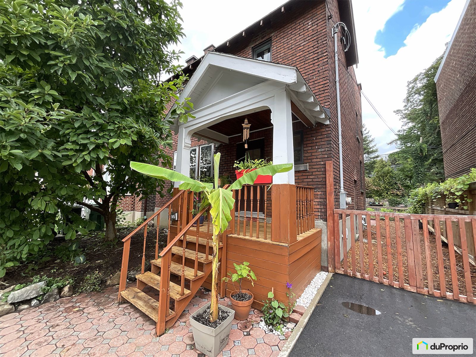 145 Avenue Hillcrest — photo 1