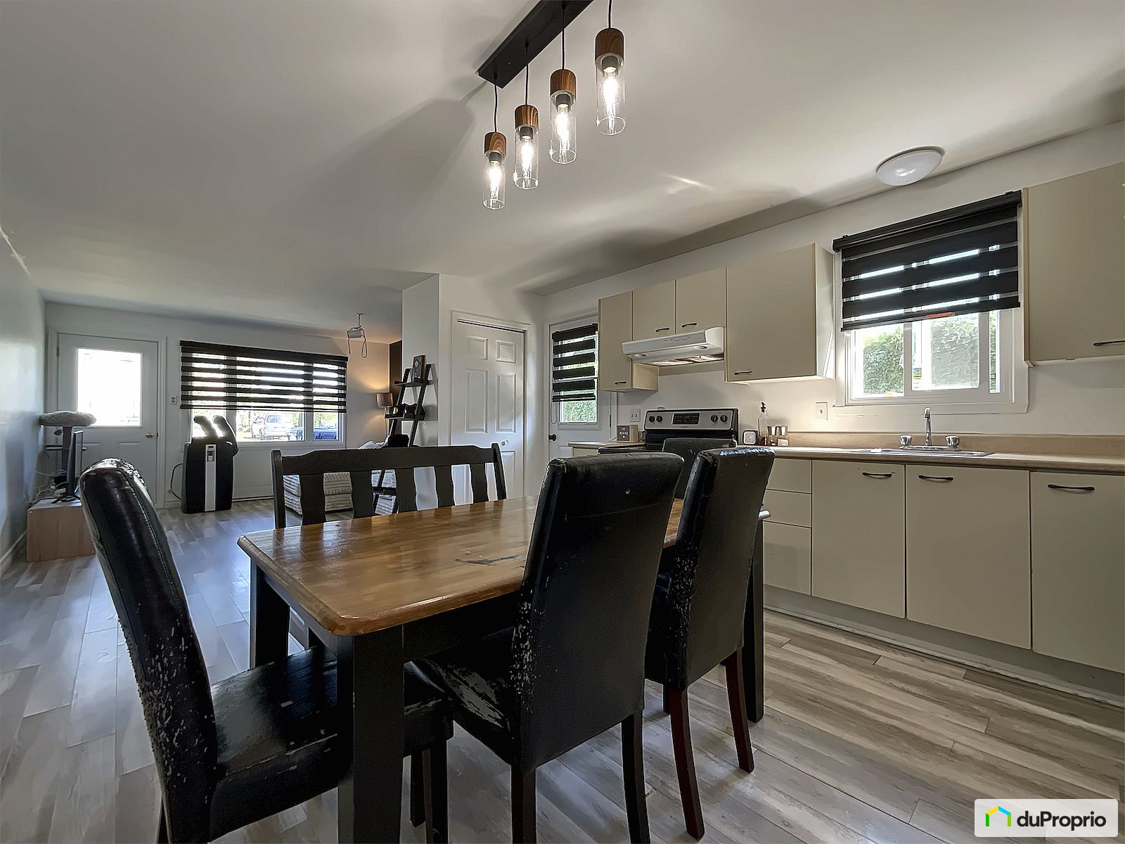 1595 Avenue Du Cygne — photo 3