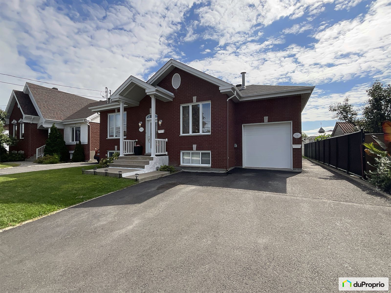 3565 3567 Rue De Mayfair — photo 2