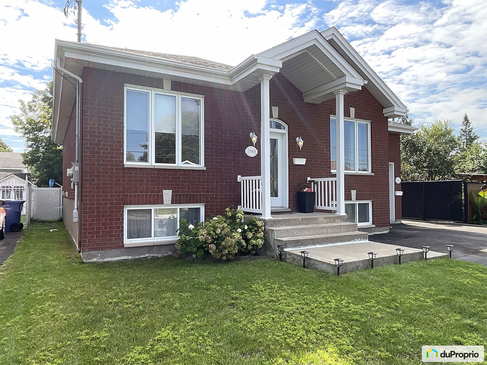 3565 3567 Rue De Mayfair — photo 3