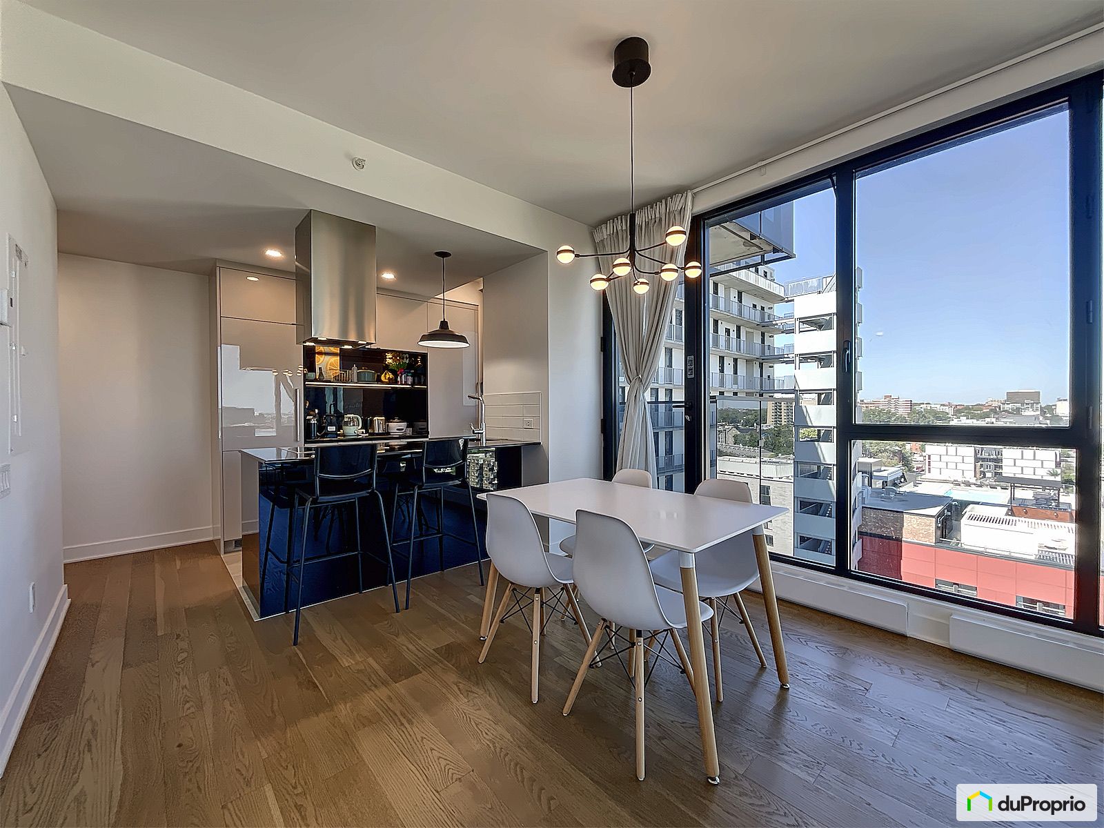 1716 1 Boulevard De Maisonneuv — photo 2