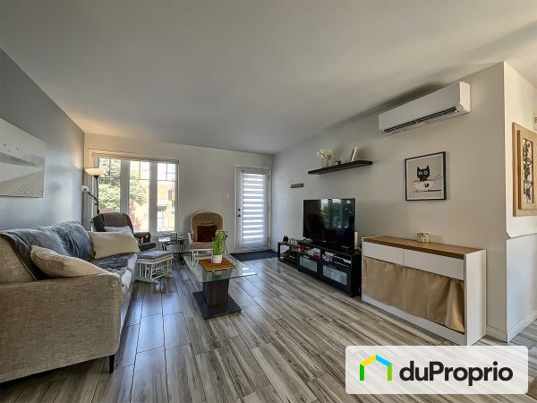 Living Room - 207 Avenue Mondor, St-Hyacinthe for sale