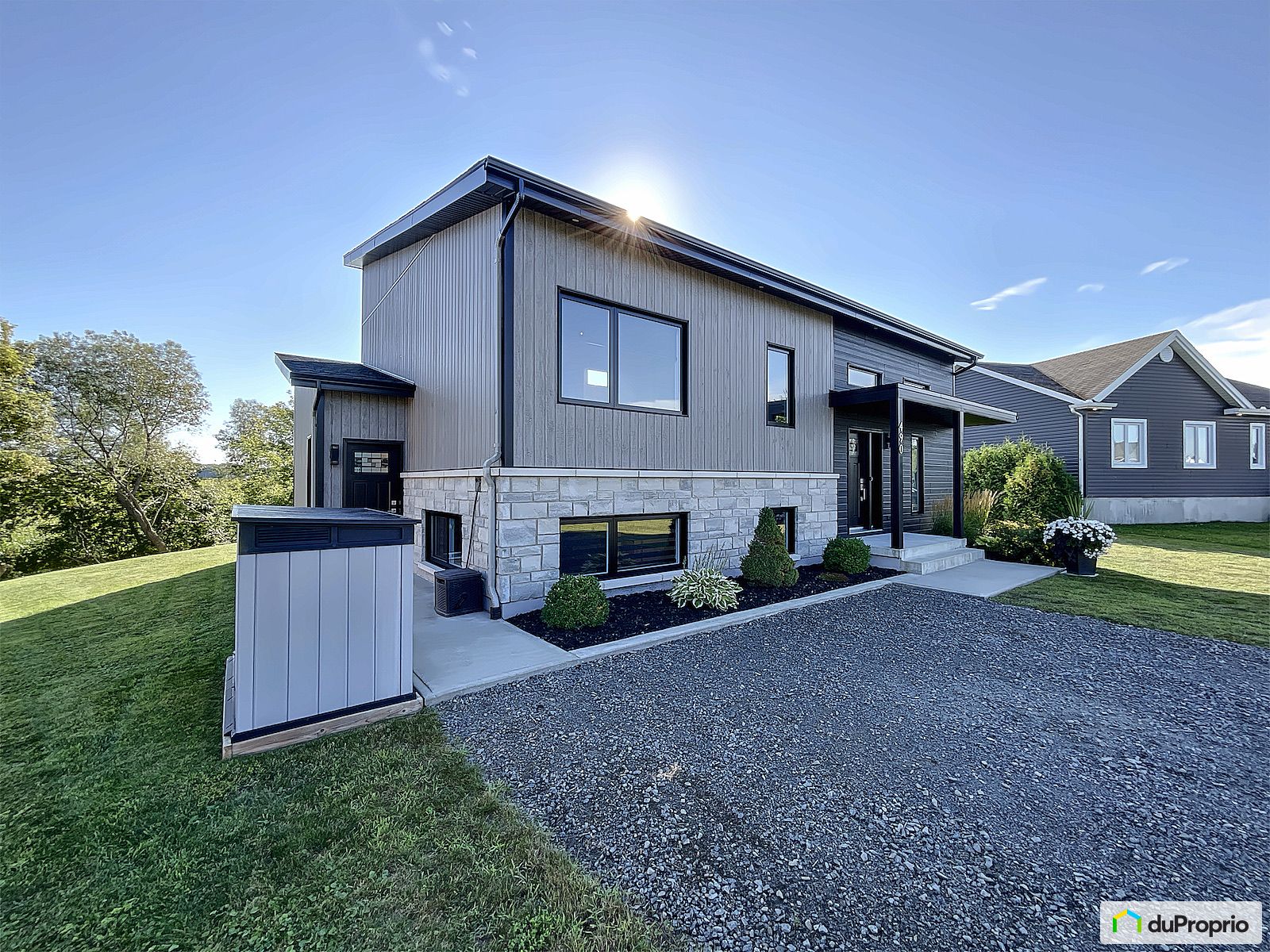 490 Rue De La Providence — photo 3