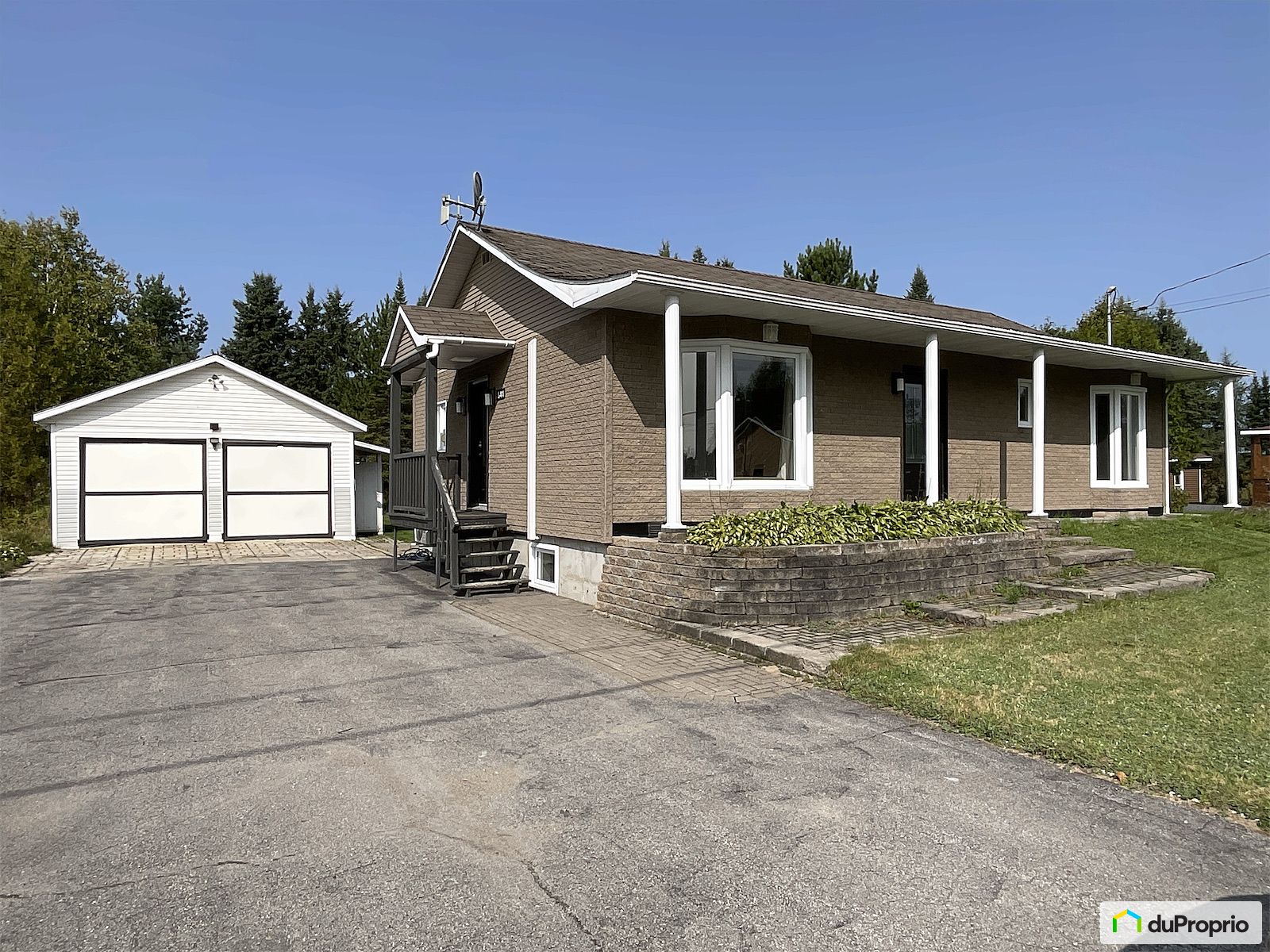 841 Rue Gaudreault — photo 1
