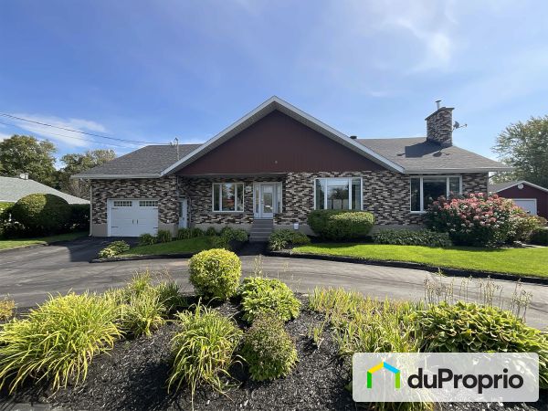261 rue Mistouk, Alma for sale