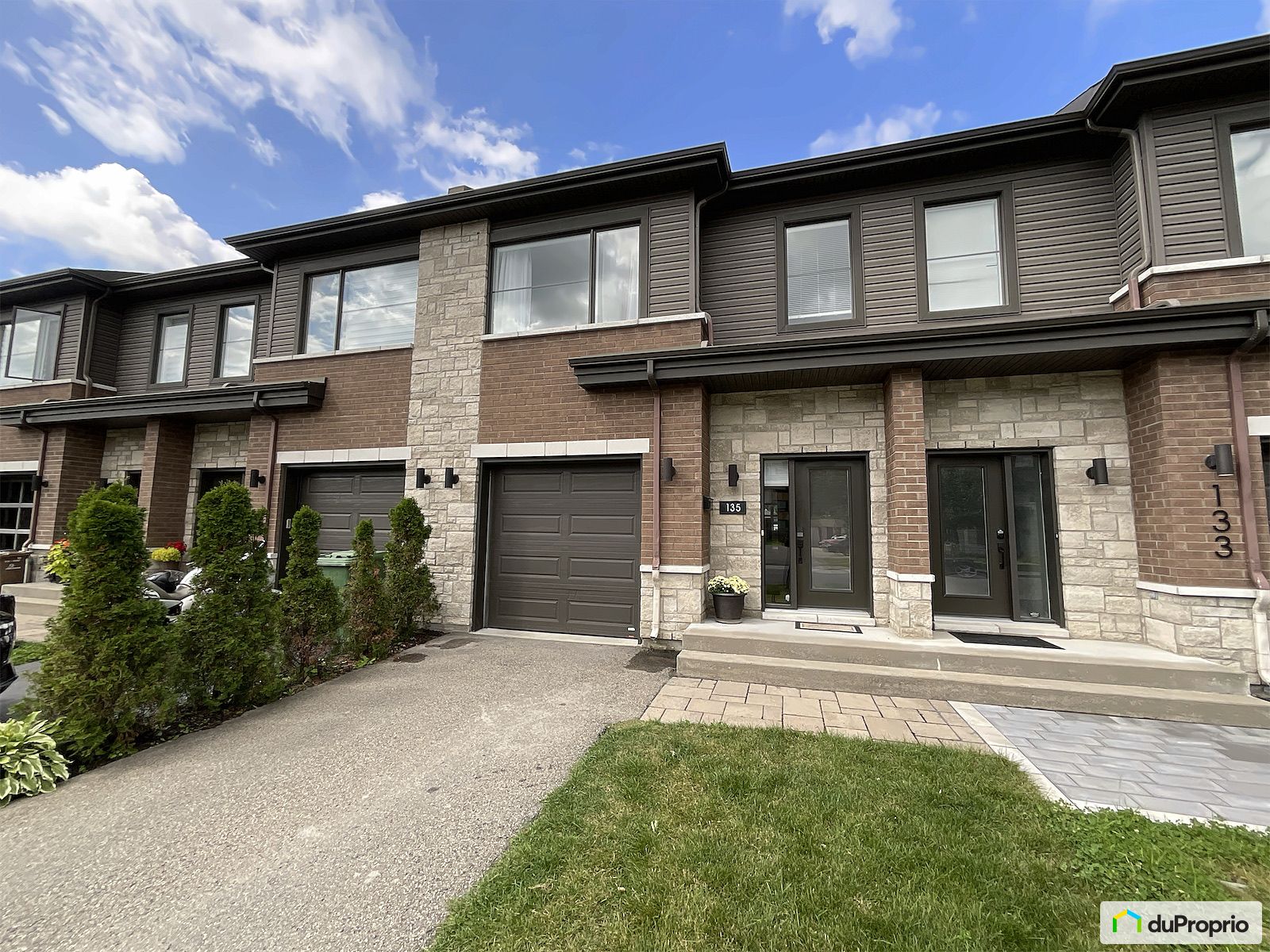 135 Rue Frontenac — photo 1