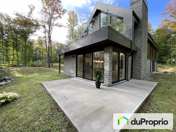 Vue côté - 6, place de la Colline, Eastman à vendre