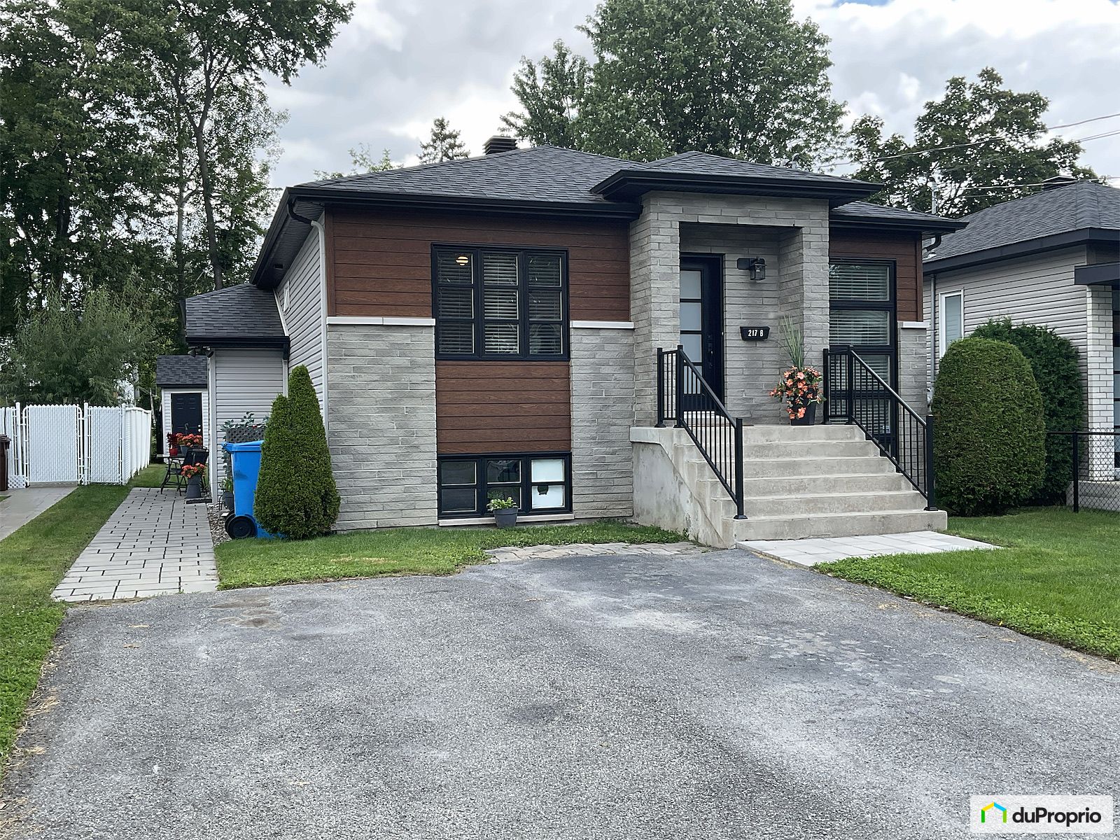 217B 15E Avenue — photo 2