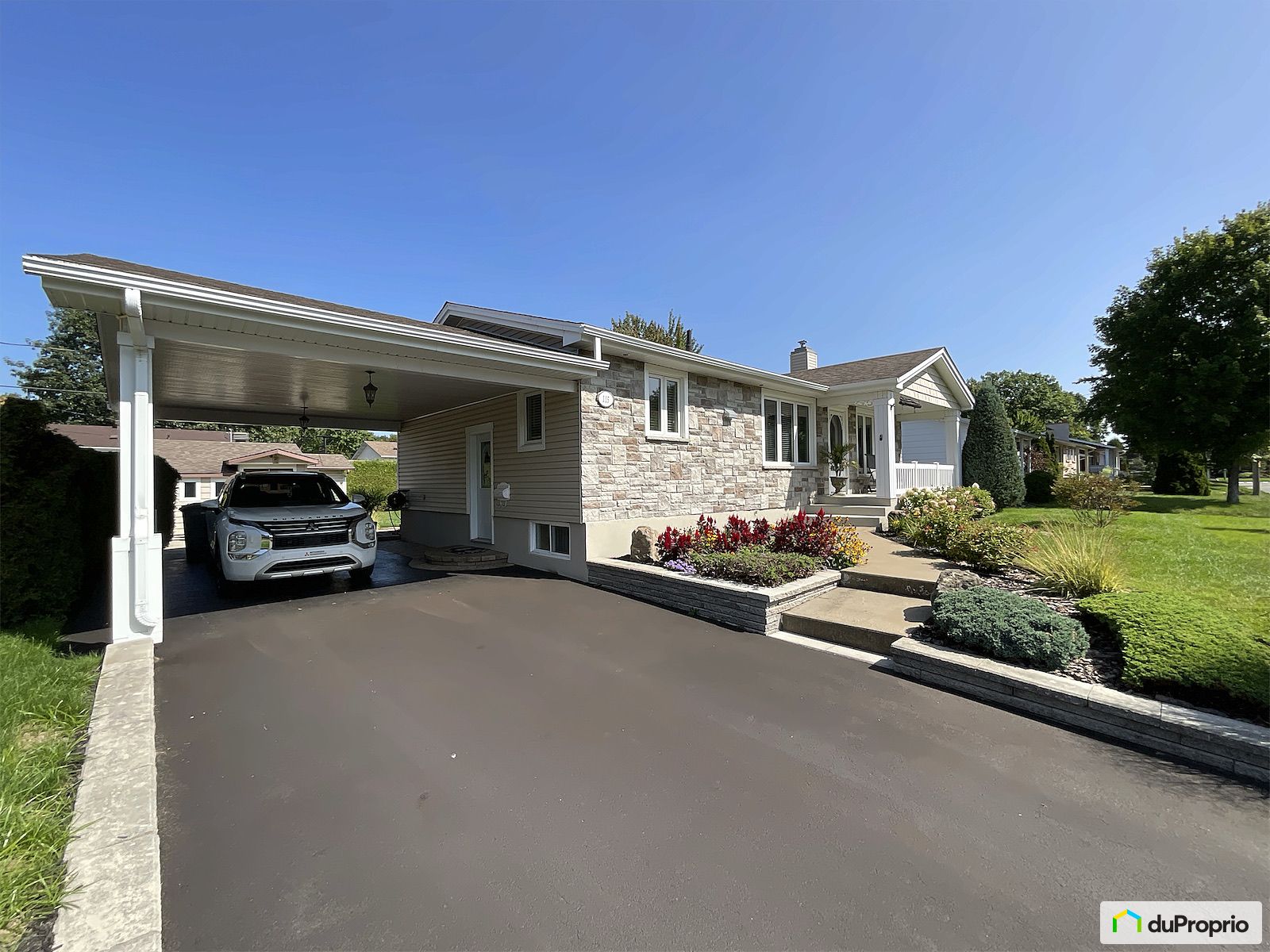 115 Rue Des Chenes — photo 1