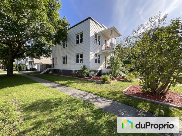 1205, rue Bourassa, St-Hyacinthe à vendre