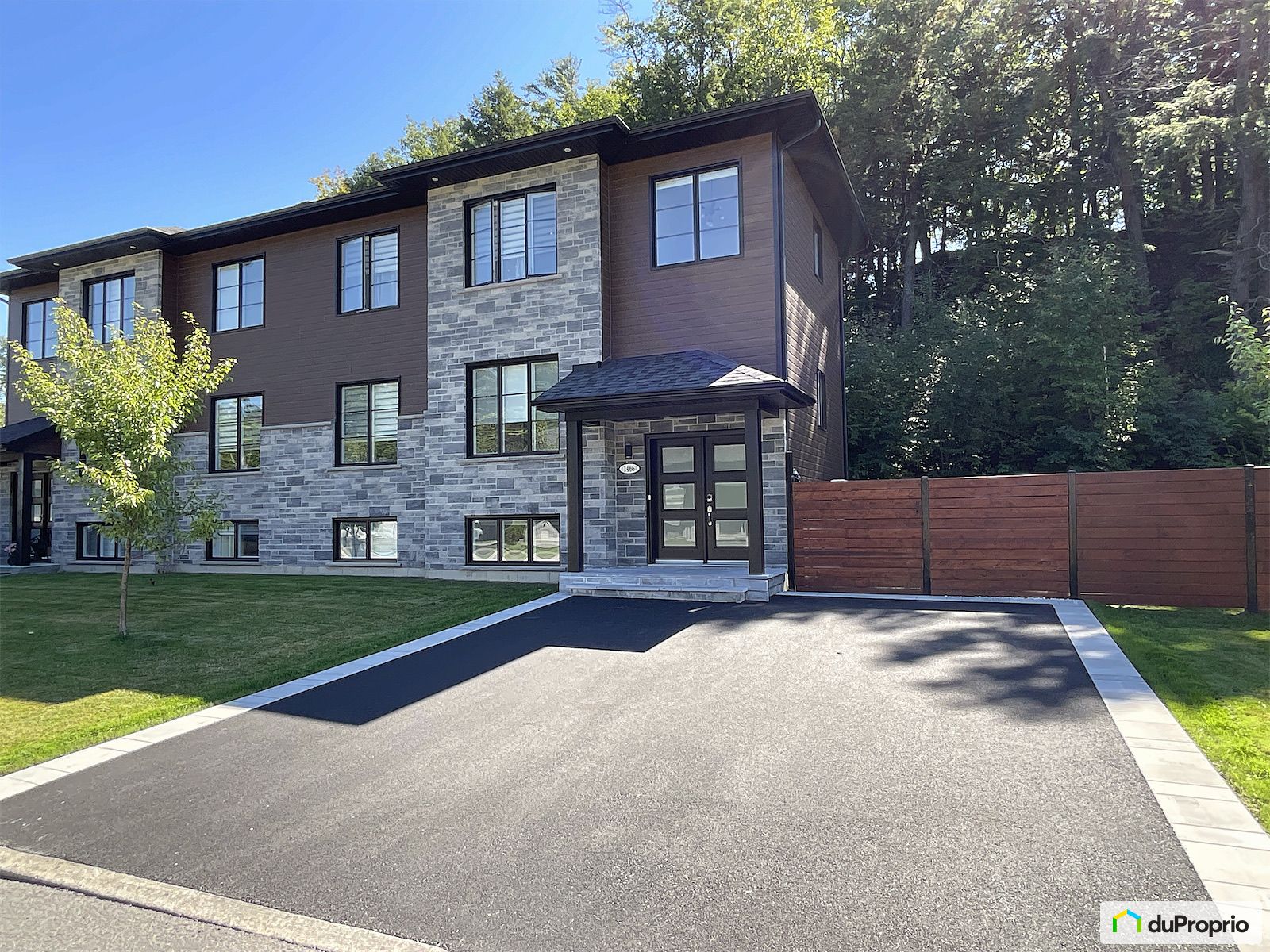 1466 Rue De La Crete — photo 1