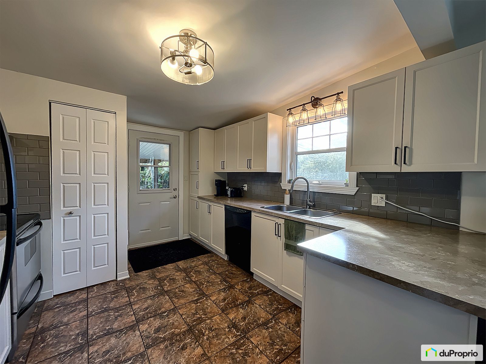 64 117E Avenue — photo 2