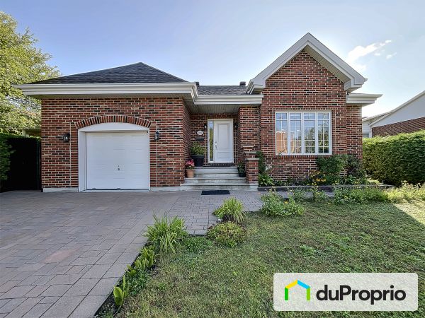 1920 rue des Patriotes, Ste-Rose for sale