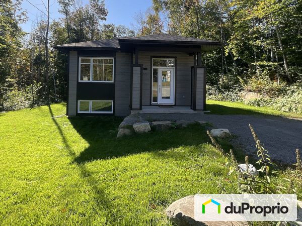 421 rue des Étoiles, St-Hippolyte for sale