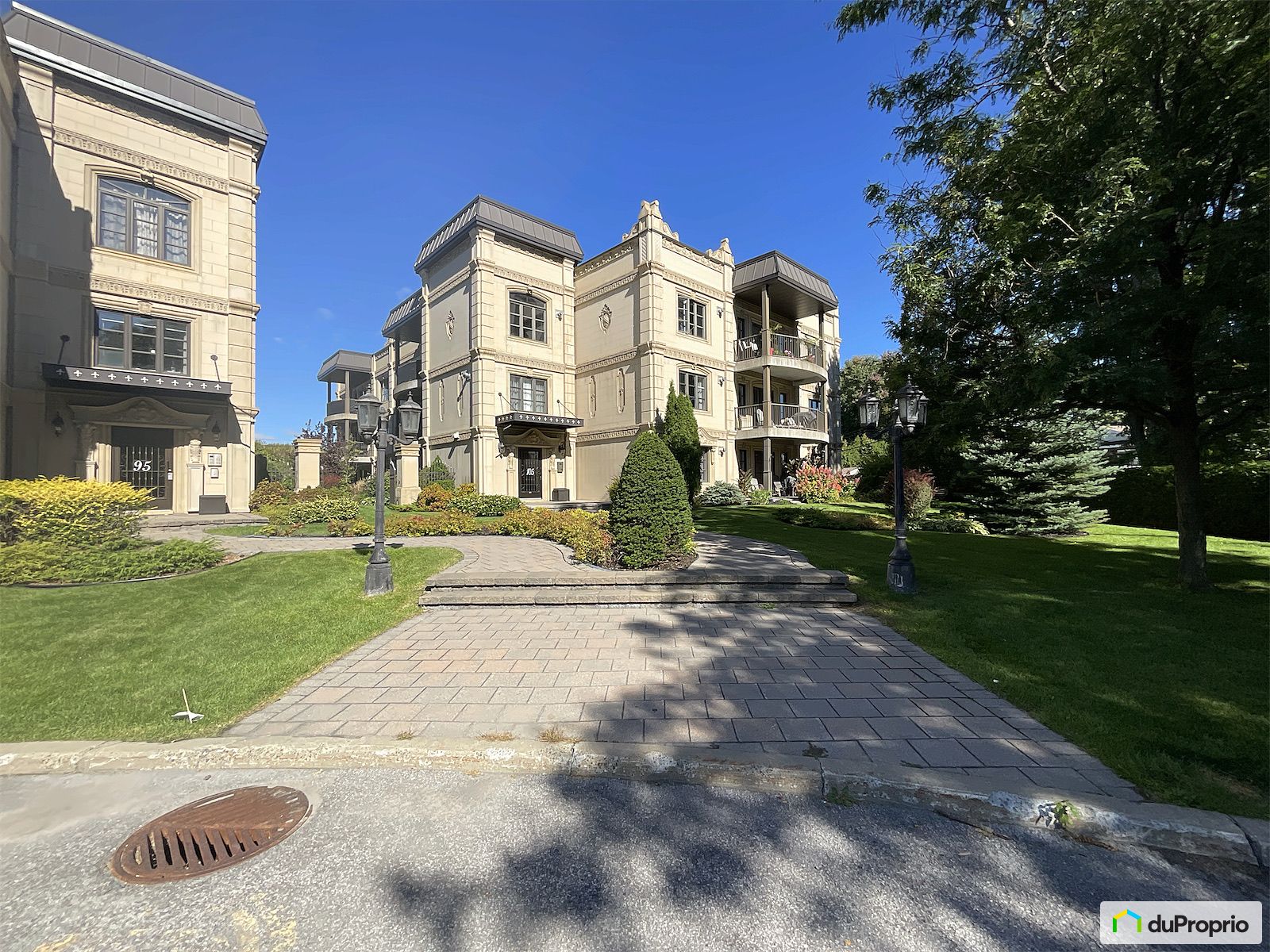 304 105 Rue Des Manoirs — photo 1
