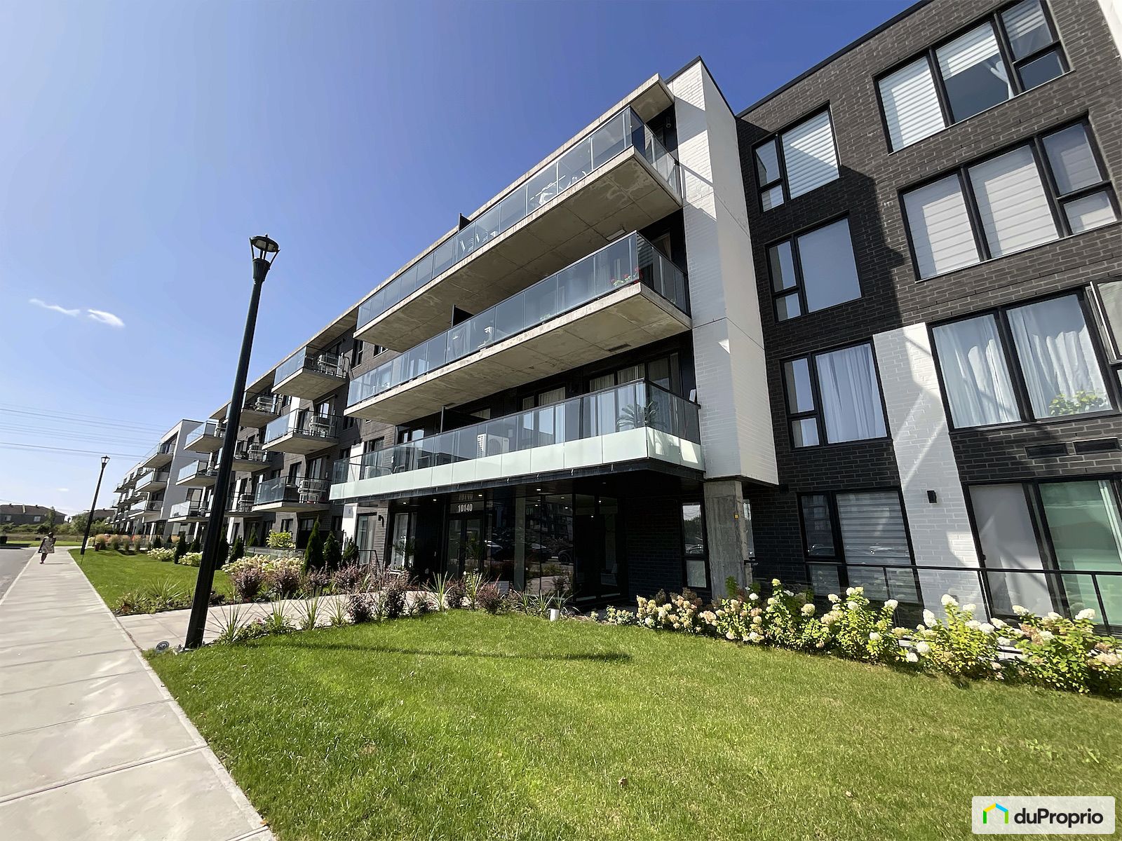 208 10140 Rue Lauraine Vaillan — photo 1