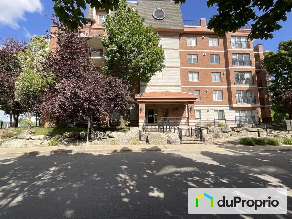 102-3350, boul Le Carrefour, Chomedey à vendre
