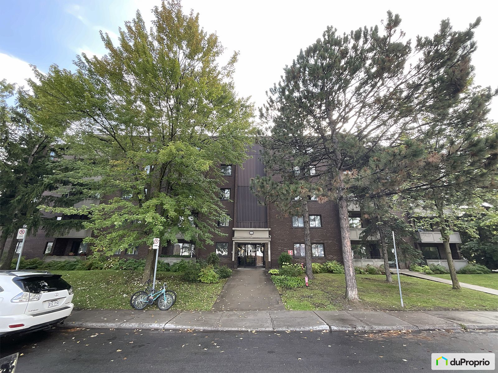 202 9100 Avenue Montesquieu — photo 1