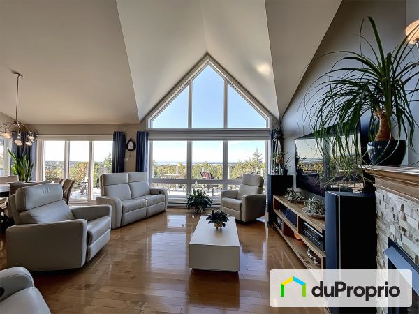 Salon - 50, rue du Poitou, Rimouski (Rimouski) à vendre